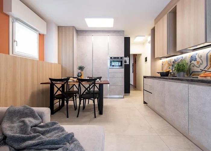 Renzi 23 アパート カットーリカ